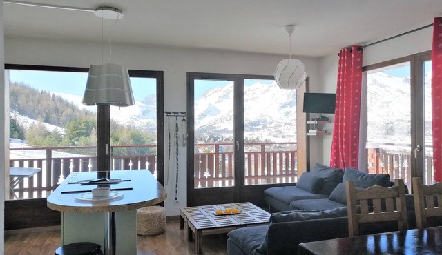 Bright apartment with panoramic views