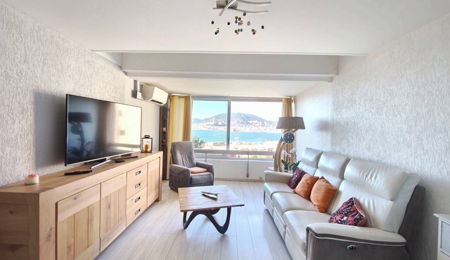 Bright apartment 3 minutes from the beach