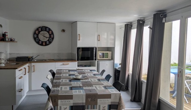 Bright apartment 300m from the port