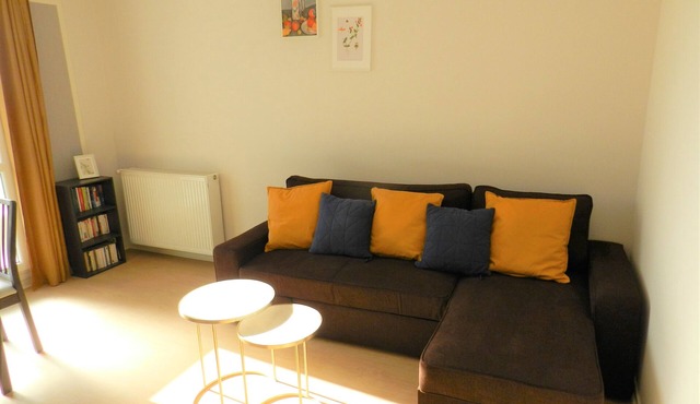 Bright apartment a stone's throw from the metro