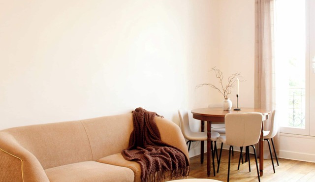 Bright Apartment at the Gates of Paris
