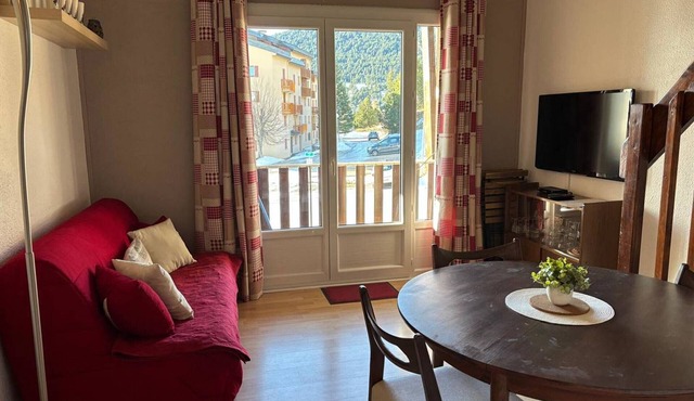 Bright apartment for 7 with mezzanine and private parking