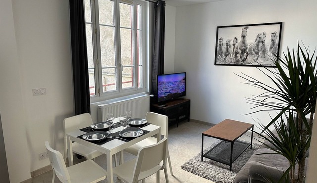 Bright apartment in a quiet residential area - Metro line 14 15 min away
