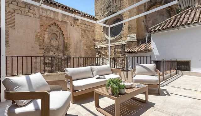 Bright Apartment in city center. San Pablo Terrace