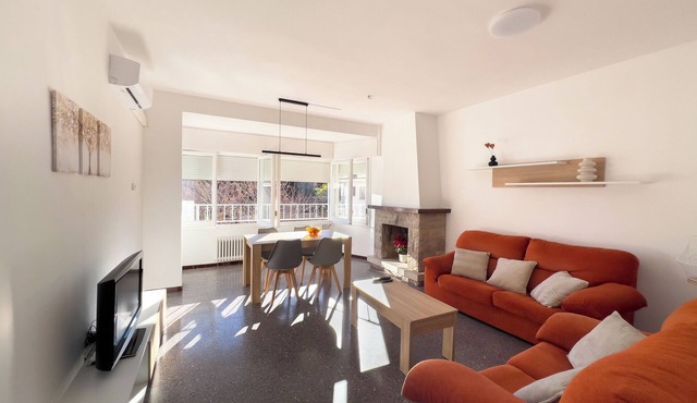 Bright apartment in Figueras 5 minutes from the Dali museum