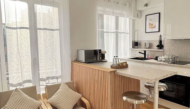 Bright apartment in the center of Versailles, 5 minutes from the Château!