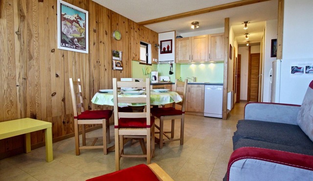 Bright apartment near slopes, 2 rooms, West-facing balcony