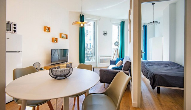 Bright Apartment Near the Old Port