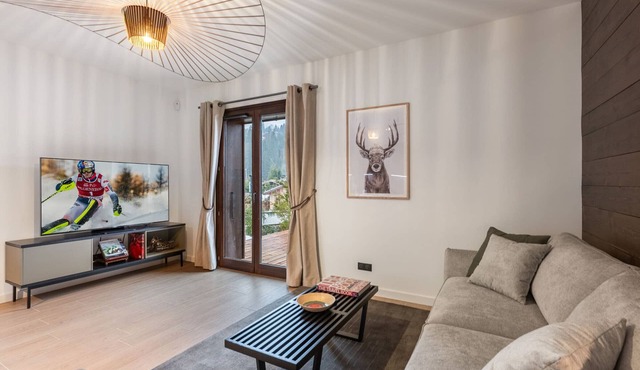 Bright apartment near slopes with parking, pets allowed