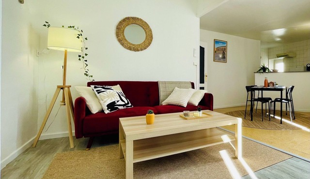 Bright apartment near the Arena and train station