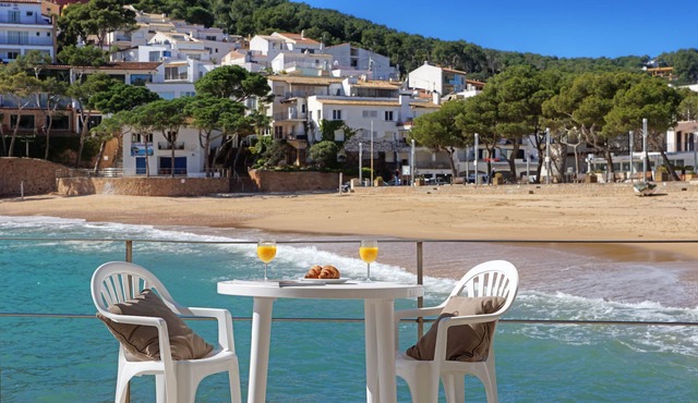 Bright apartment on the beach with sea views, ideal for relaxing with the family