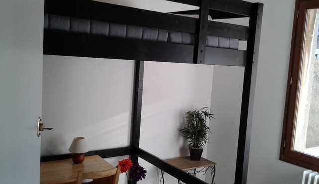 bright apartment on the marina 100m from the beach