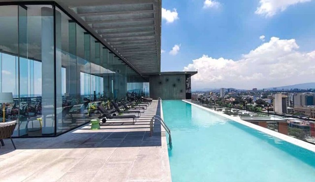 Bright apartment w/private entrance