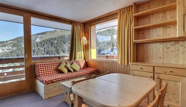 Bright apartment with balcony, WiFi and pets allowed