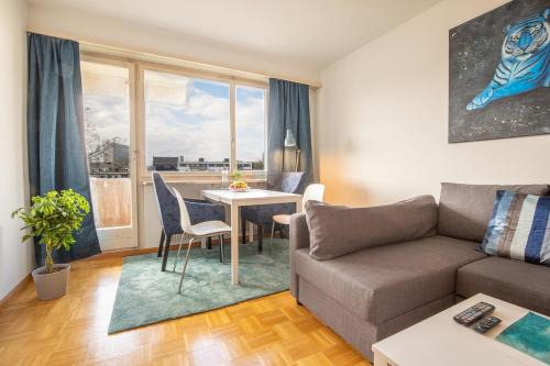 Bright Apartment with Balcony near Messe - Special BLUE TIGER Apartment, Basel, up to 4 guests