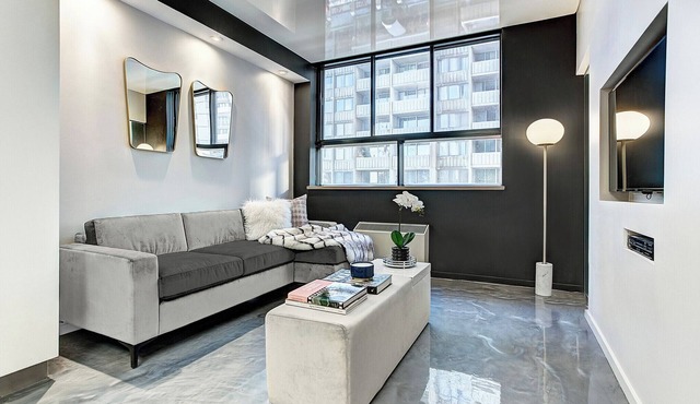 Bright Apartment with All Amenities
