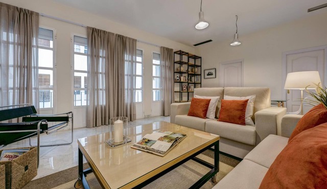 Bright Apartment with Excellent Location. Tomas de Ibarra