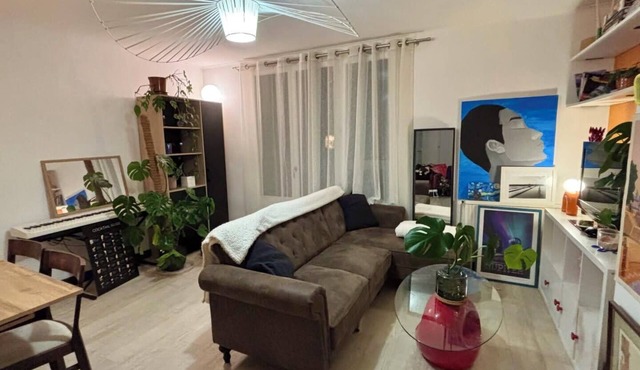 Bright apartment with balcony and parking