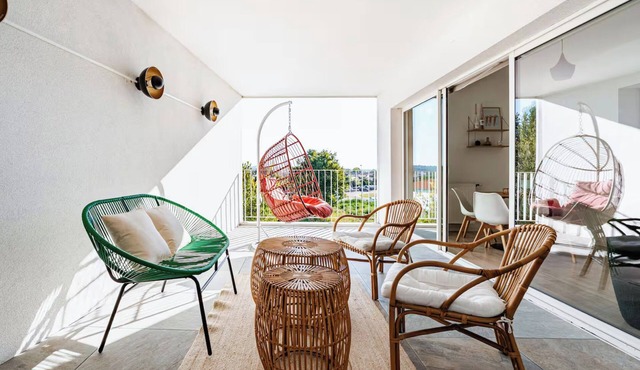 Bright apartment with large loggia & parking, near center and train station