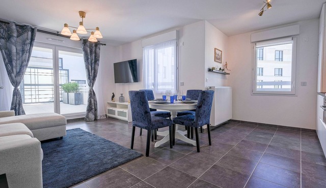 Bright apartment with terrace and parking near Disneyland Paris