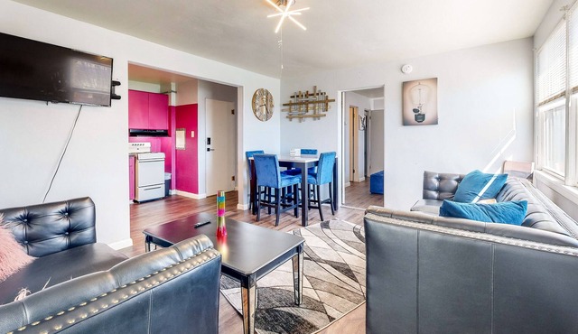 Bright apartment with well-equipped kitchen