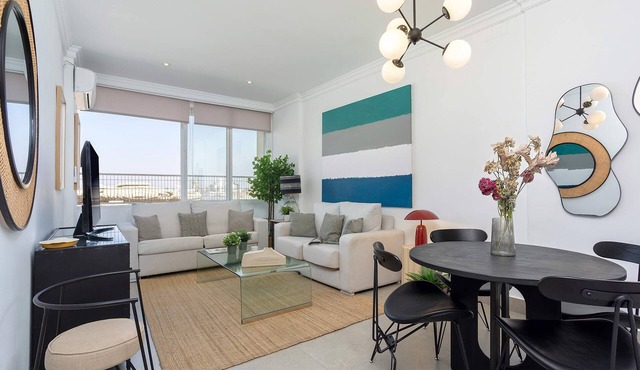 Bright Apartment with Views of Metropol Parasol. Campana