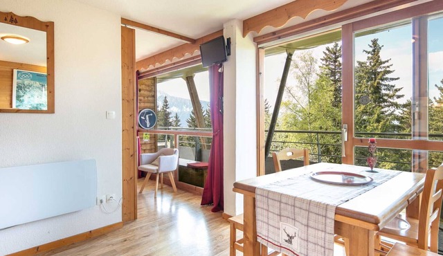 Bright apt 6 ppl, mountains view from balcony