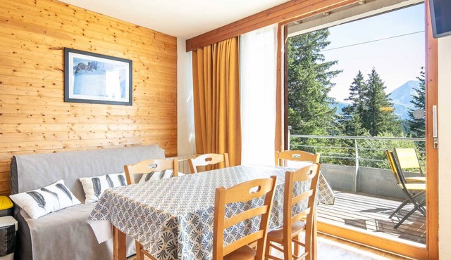 Bright Apt 6 ppl, spacious terrace