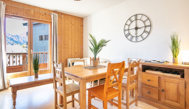 Bright apt 4/6 ppl, balcony, mountains view