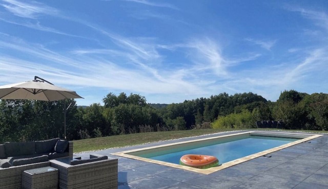 Bright architect-designed house-private saltwater pool-wonderful unobstructed view