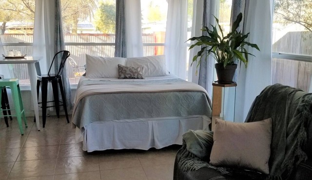 BRIGHT ARIZONA SUNROOM, near UofA/Banner/Midtown