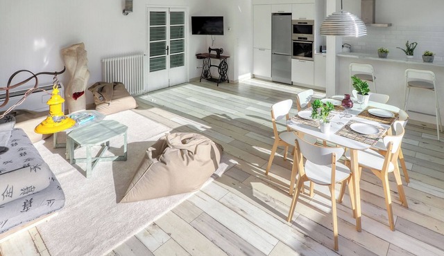 Bright & Artistic by Interhome