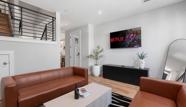 Bright Austin Home Mins to Downtown, Franklin BBQ & Live Music!