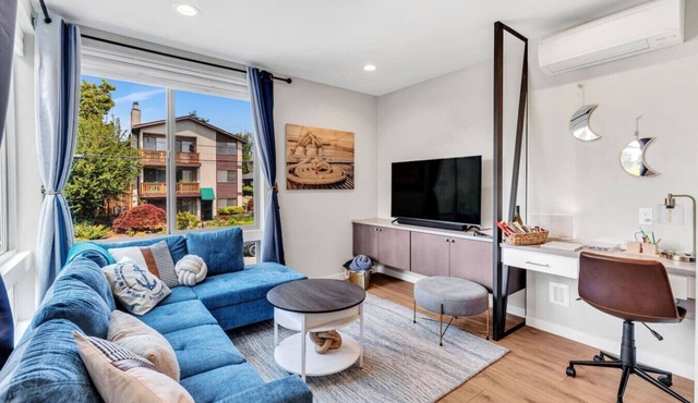 Bright Ballard Townhouse 2 Bed 2 Bath Comfort