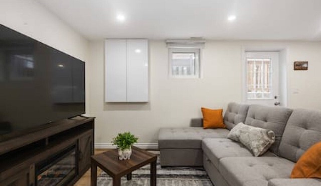 Bright Basement Home|Family-Friendly 3BR Retreat