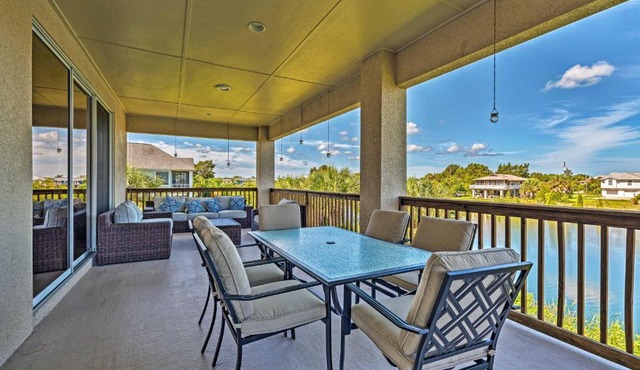 Bright Bayfront Home < 2 Mi to Hernando Beach!