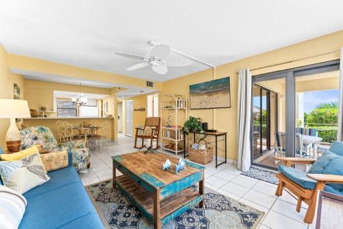Bright Beach Condo - Ocean Views - Pool