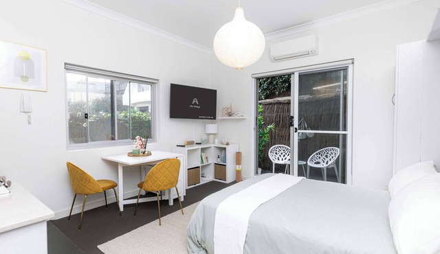 Bright beachfront studio with terrace & aircon