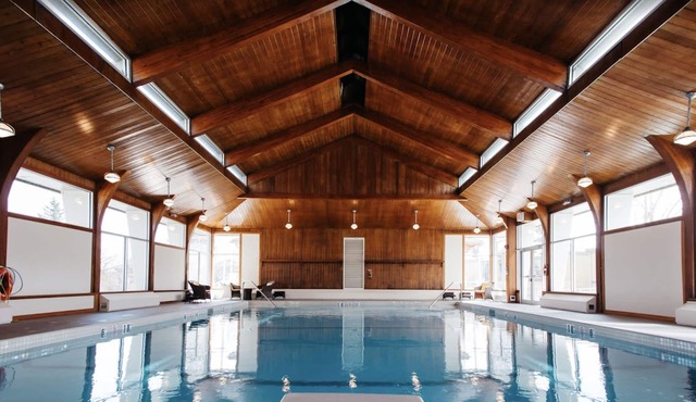 Bright & Beautiful 1 Bedroom with POOL