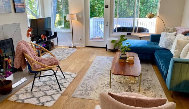 Bright, Beautiful & Peaceful Waterfront Luxury Condo Sanctuary