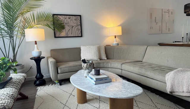 Bright Beautiful Townhouse, Walk To Beach & Ferry!