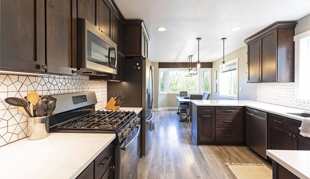 Bright, beautifully updated private unit in the Linda VIsta neighborhood - Mountain Views!