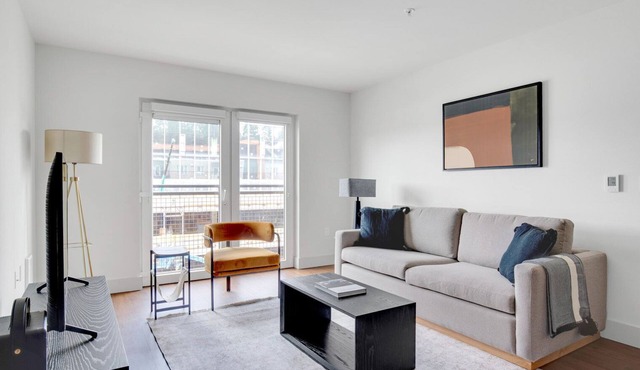 Bright Bellevue 1BR w/Gym & Coffee Bar, close to dining, by Blueground