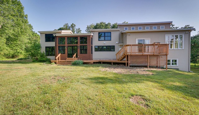 Bright Bluemont Home w/On-Site Pond & Mtn Views!