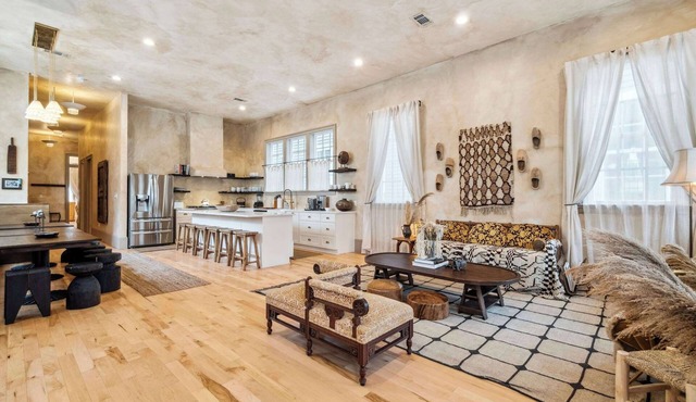 Bright Bohemian House w Heated Pool/Hot Tub