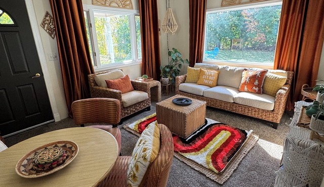 Bright Boho Walkable House Bars Beaches Bike Path Downtown