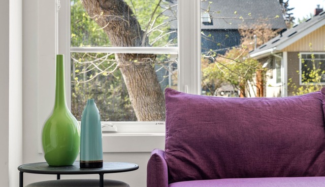 Bright & Bold 4BDRM Modern Retreat