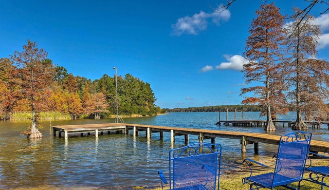 Bright Bonneau Getaway on Lake Moultrie!
