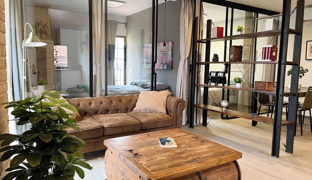 Bright boutique apartment 5 min from the subway