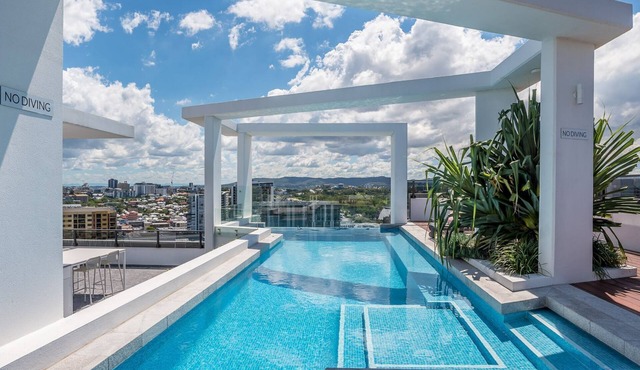 Bright Bowen Hills Apartment, Close to City Life